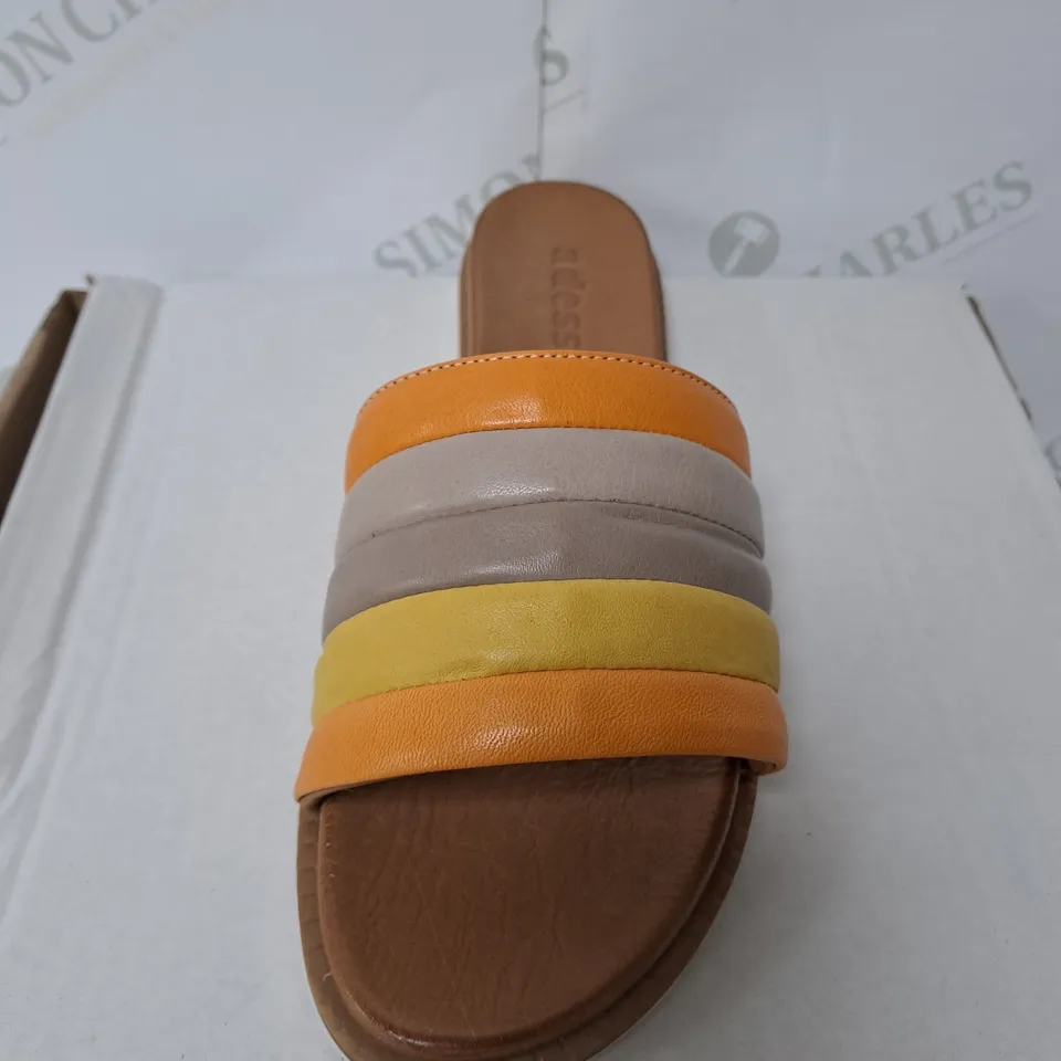 BOXED ADESSO MULTI COLOURED OPEN TOE SANDAL SIZE 8