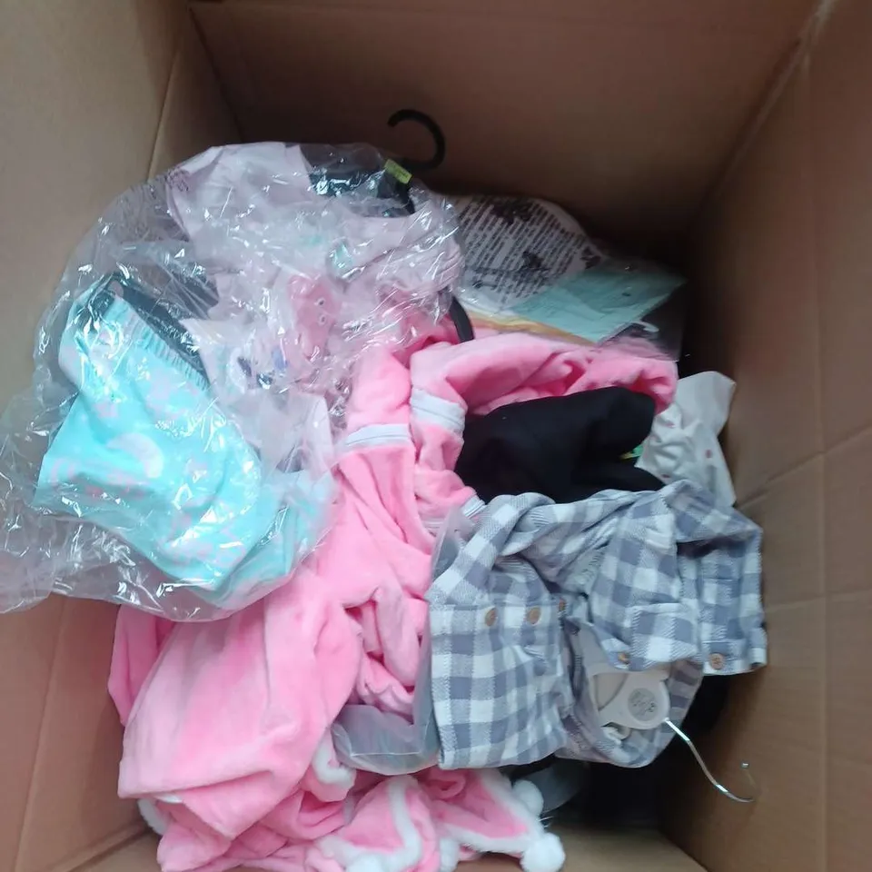 BOX OF APPROXIMATELY 30 ASSORTED KIDS CLOTHING ITEMS TO INCUDE - DRESS, COAT, PYJAMAS, ETC