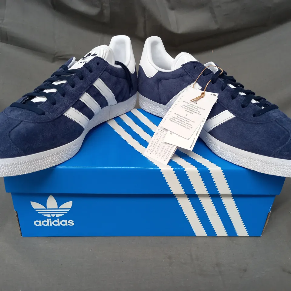BOXED PAIR OF ADIDAS GAZELLE SHOES IN NAVY/WHITE UK SIZE 11
