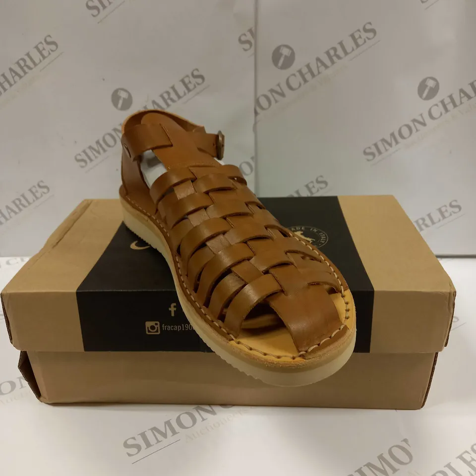 BOXED PAIR OF FRACAP MENS SANDALS UK SIZE 10 