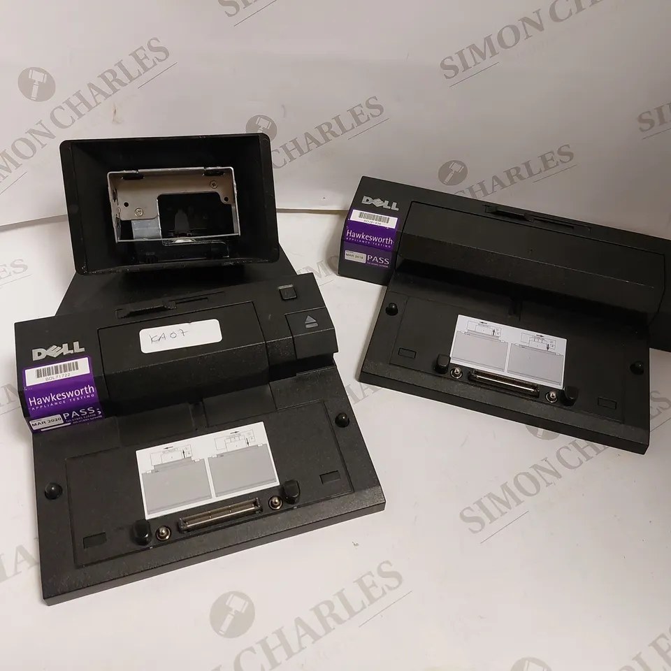 BOX OF APPROX 6 ITEMS TO INCLUDE DELL K07A E-PORT, CRESTRON DOCKING STATION, DELL PR02X E-PORT 2