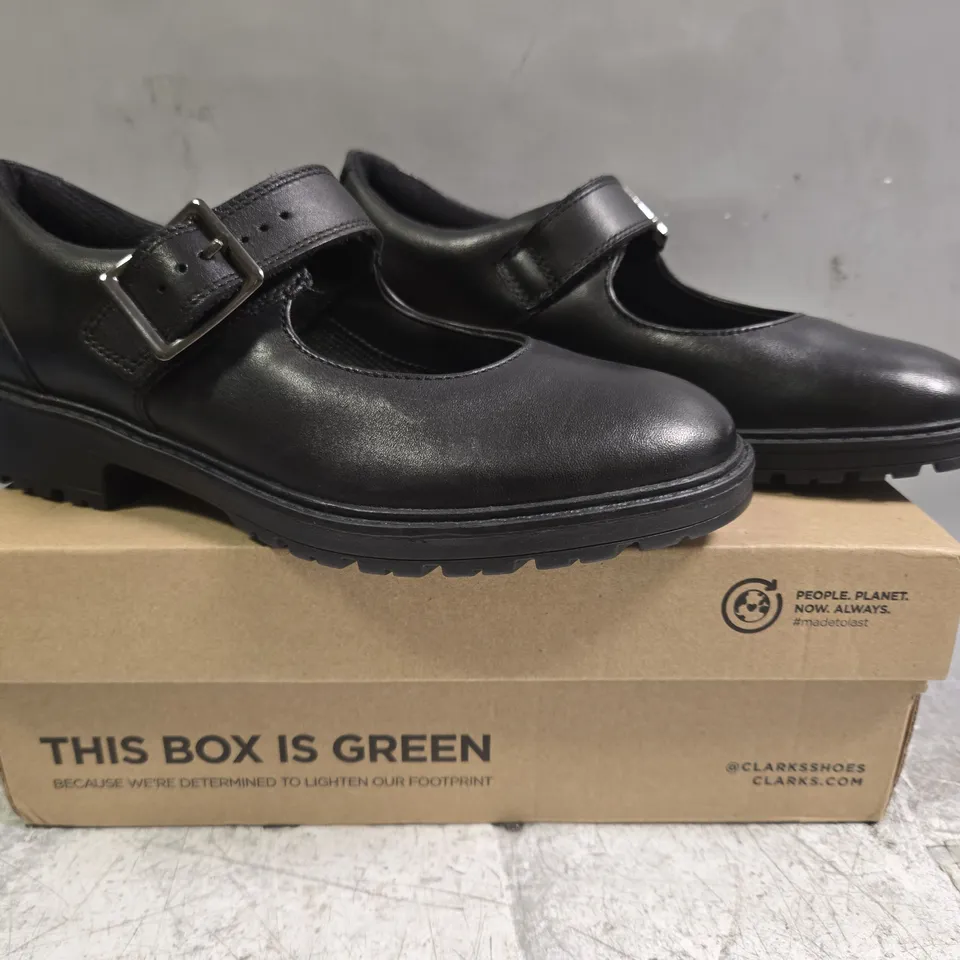 BOXED PAIR OF CLARKS BUCKLE STRAP SHOES IN BLACK SIZE UK 4
