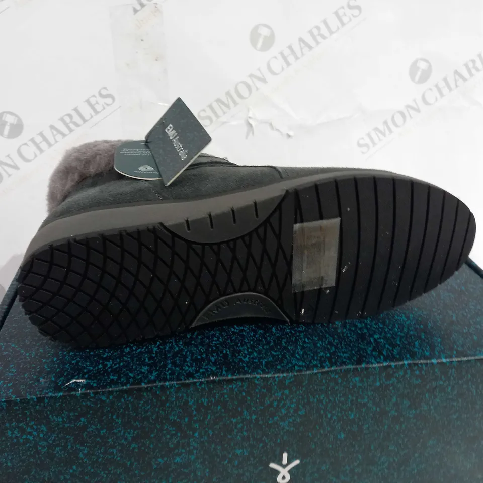 EMU MERAK SUEDE BOOTS SIZE 4