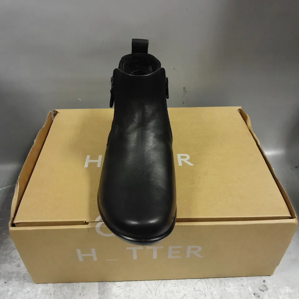 BOXED PAIR OF HOTTER WHINCHESTER QUILT ANKLE BOOTS IN BLACK SIZE UK 6.5