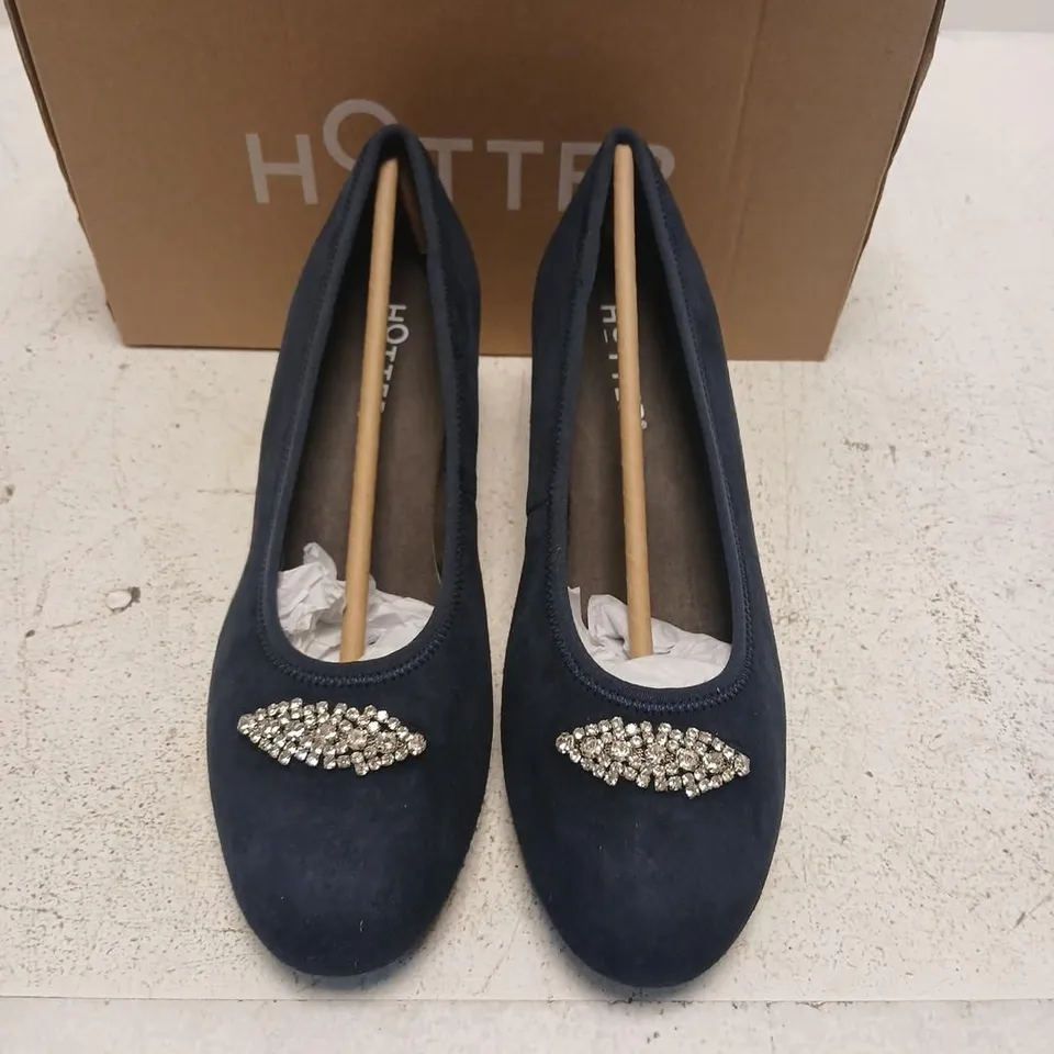 HOTTER NAVY SUEDE COURT SHOES WITH CRYSTAL EMBELLEMENT – UK 6 (EU 39)