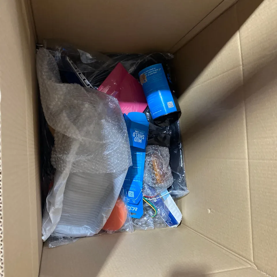 BOX OF ASSORTED ITEMS TO INCLUDE: PAINT CHIP REPAIR SYSTEM, WHEEL, SILICONE SUCKER ETC