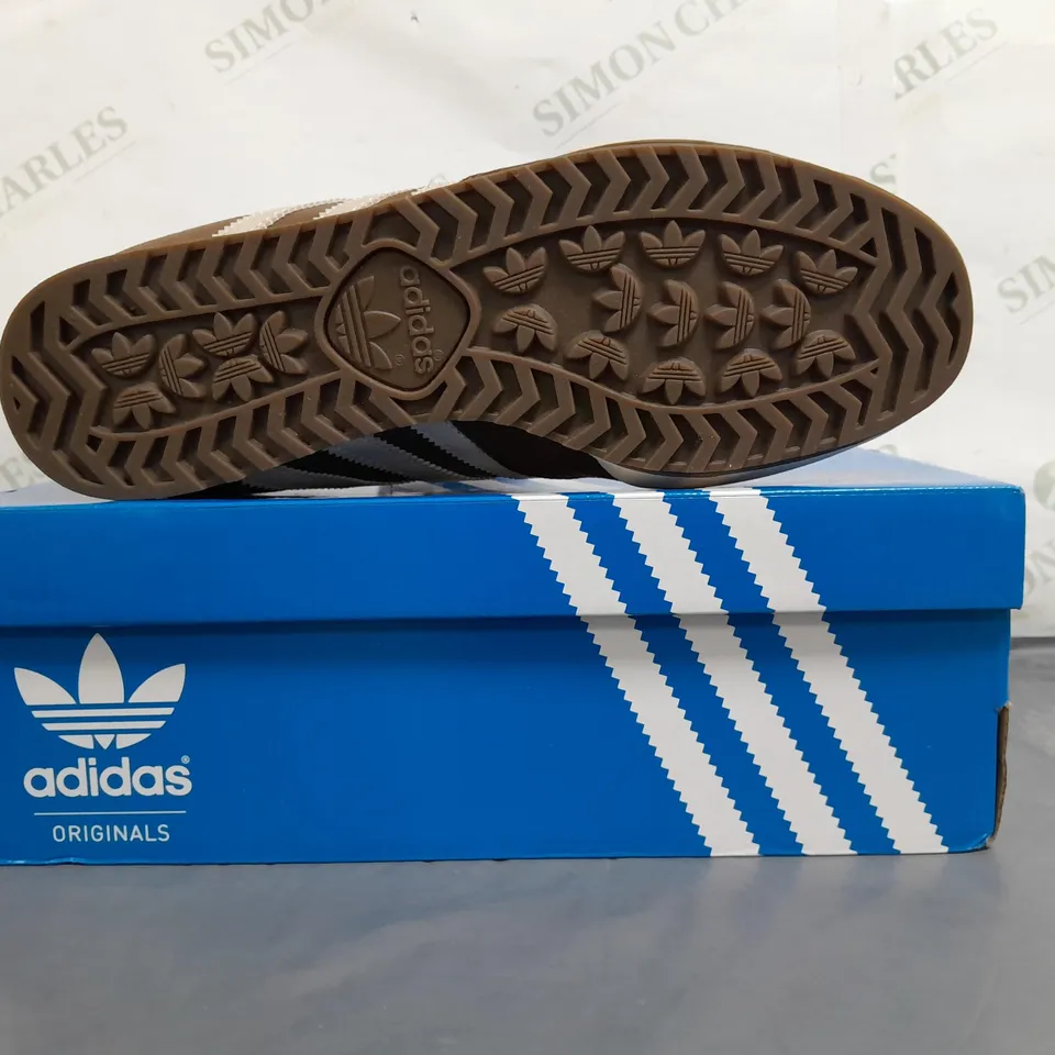 BOXED PAIR OF ADIDAS BECKENBAUER SHOES IN BROWN/WHITE UK SIZE 9