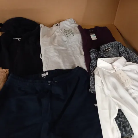LARGE QUANTITY OF ASSORTED CLOTHING ITEMS