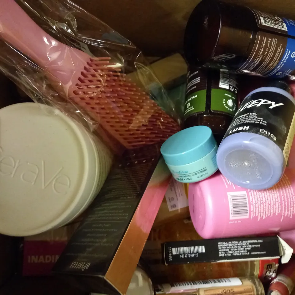 BOX OF APPROXIMATELY 20 ASSORTED COSMETIC PRODUCTS TO INCLUDE ORIFLAME, SUNDAY RAIN, HERSHESONS, ETC