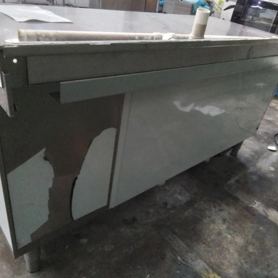 COMMERCIAL REFRIGERATED FOOD PREP STATION