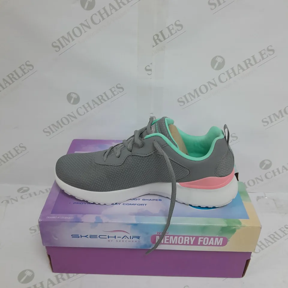 BOXED PAIR OF SKECHERS SKECH-AIR DYNAMIGHT RADIANT CHOICE TRAINER GREY - SIZE 5.5