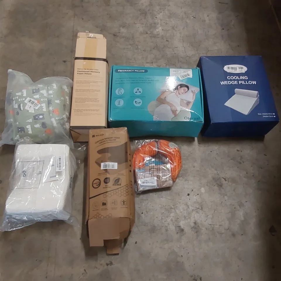 PALLET CONTAINING A VERY LARGE QUANTITY OF ASSORTED PILLOWS AND RELATED BEDDING/COMFORT PRODUCTS ECT