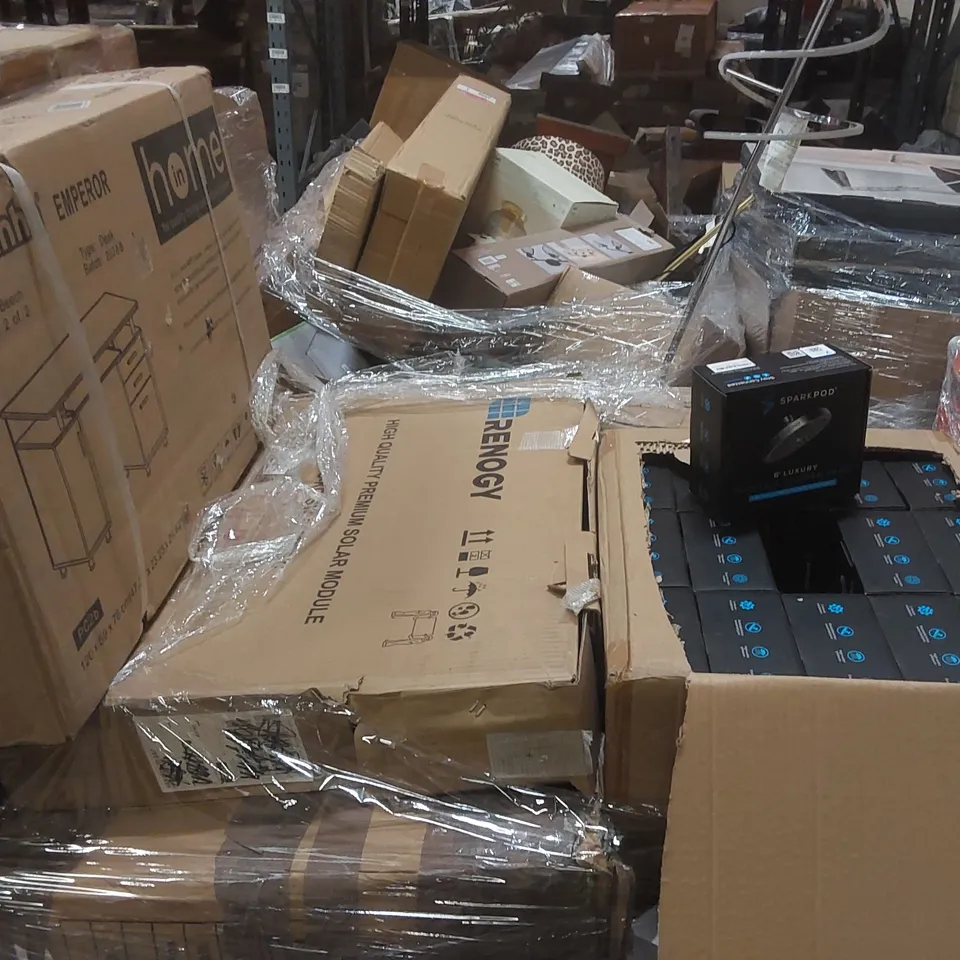PALLET CONTAINING A LARGE QUANTITY OF ASSORTED ITEMS INCLUDING: SPARKPOD RAINFALL SHOWER HEADS, SPARKPOD SHOWER PARTS, RENOGY PREMIUM SOLAR MODULE, DESK PARTS ECT