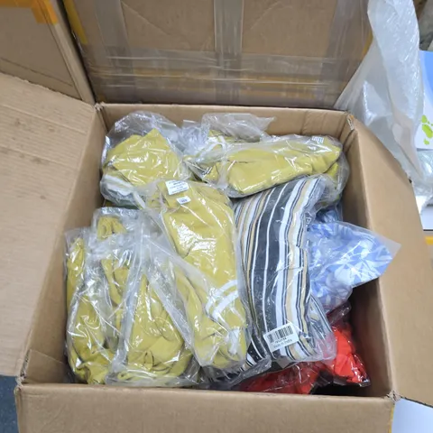 BOX OF APPROXIMATELY 45 ASSORTED CLOTHING ITEMS TO INCLUDE: LA MAREY JUMPER