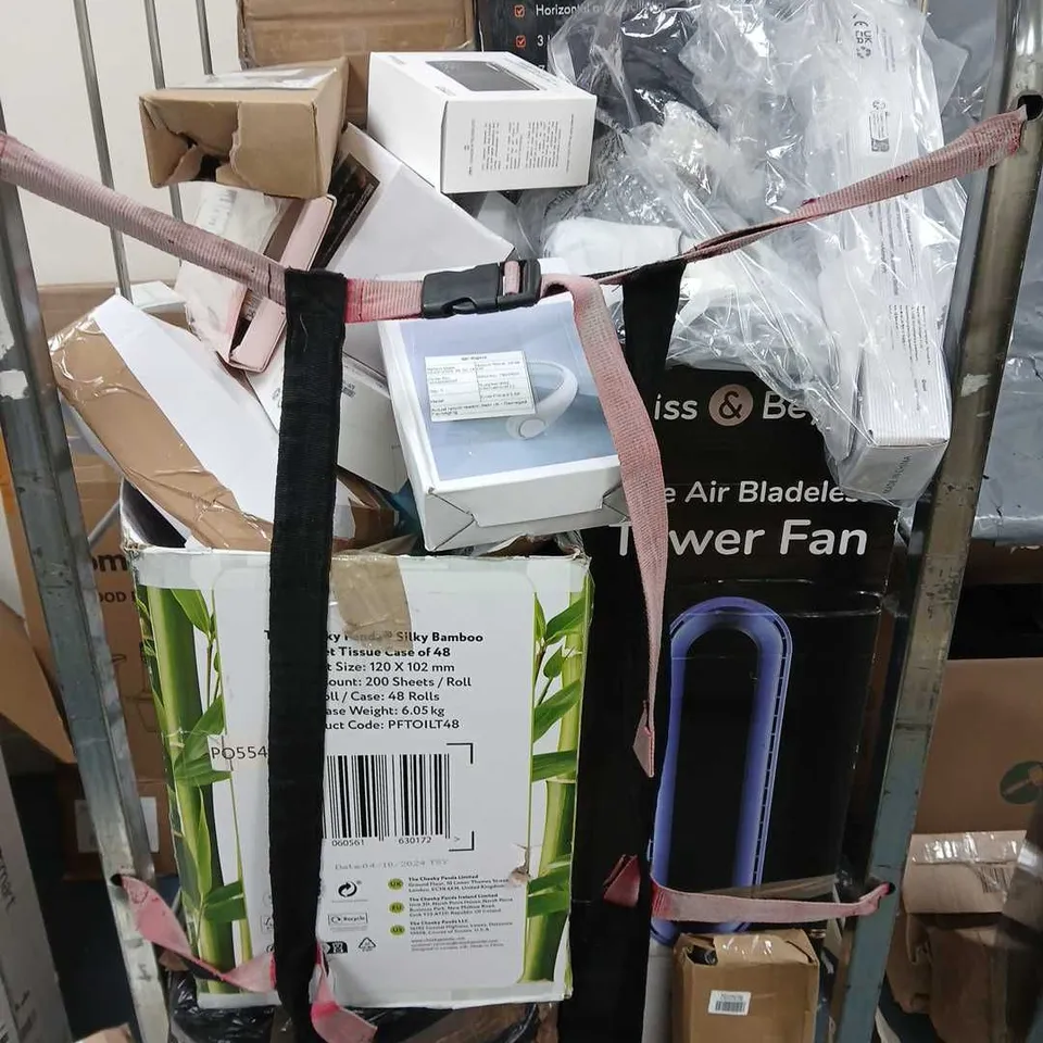 CAGE OF APPROXIMATELY 20 ASSORTED ITEMS TO INCLUDE  - LIGHTS - FAN - VACUMS  - ETC - COLLECTION ONLY