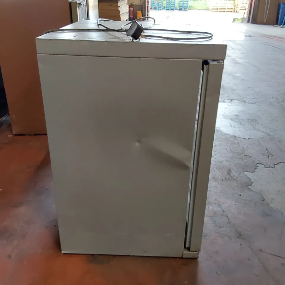 OSBORNE 160E SINGLE DOOR LOW HEIGHT BOTTLE COOLER