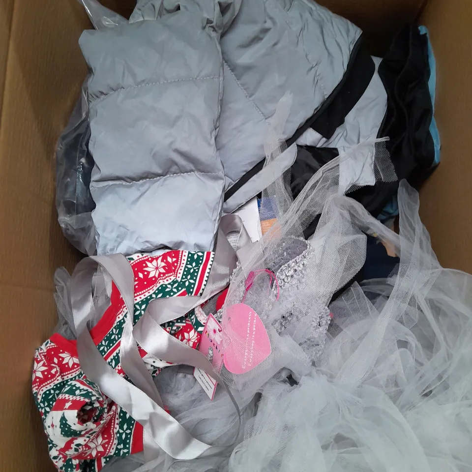 BOX OF APPROXIMATELY 30 ASSORTED KIDS CLOTHING ITEMS TO INCUDE - COAT, PYJAMAS, JUMPER, ETC