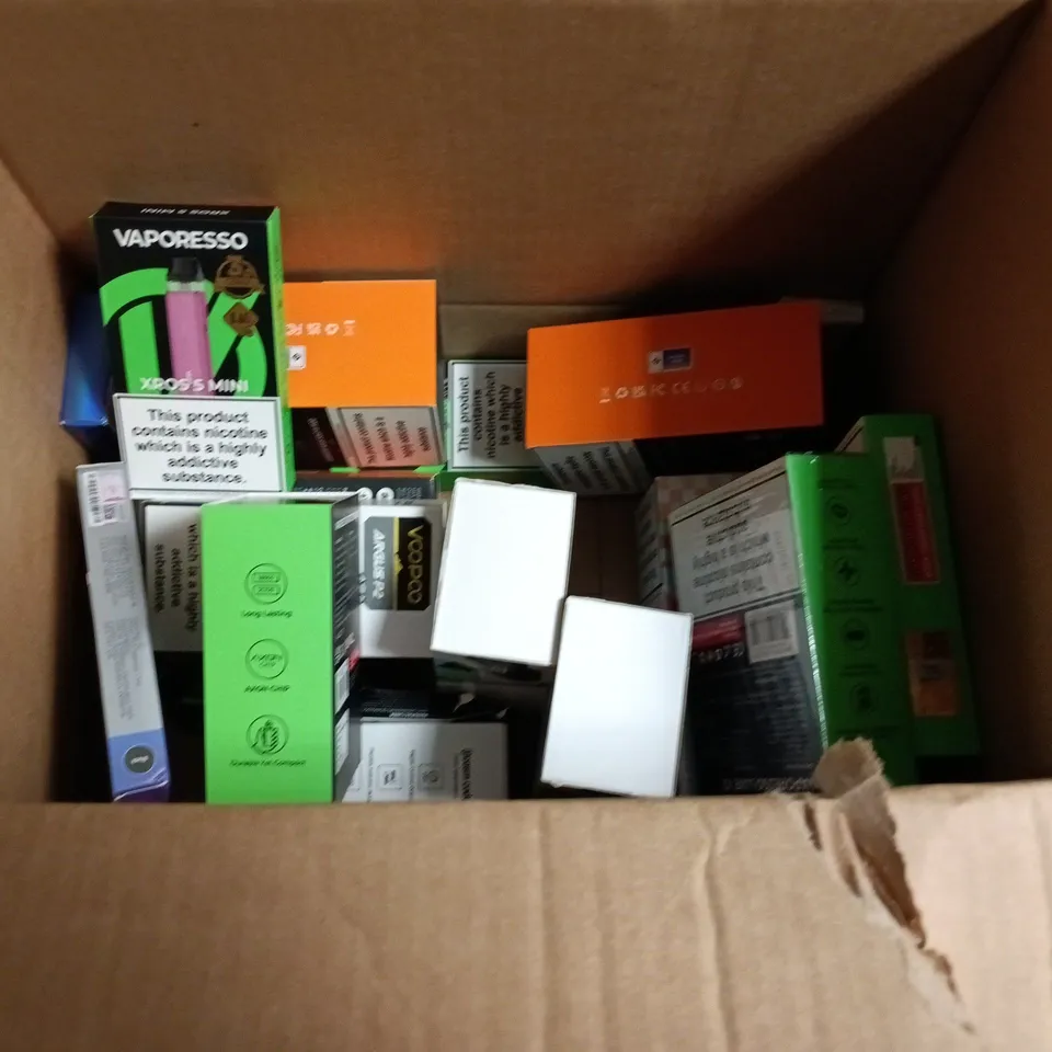 LOT OF APPROXIMATELY 30 ASSORTED VAPING ITEMS INCLUDING VAPORESSO, VOOPOO AND ASPIRE