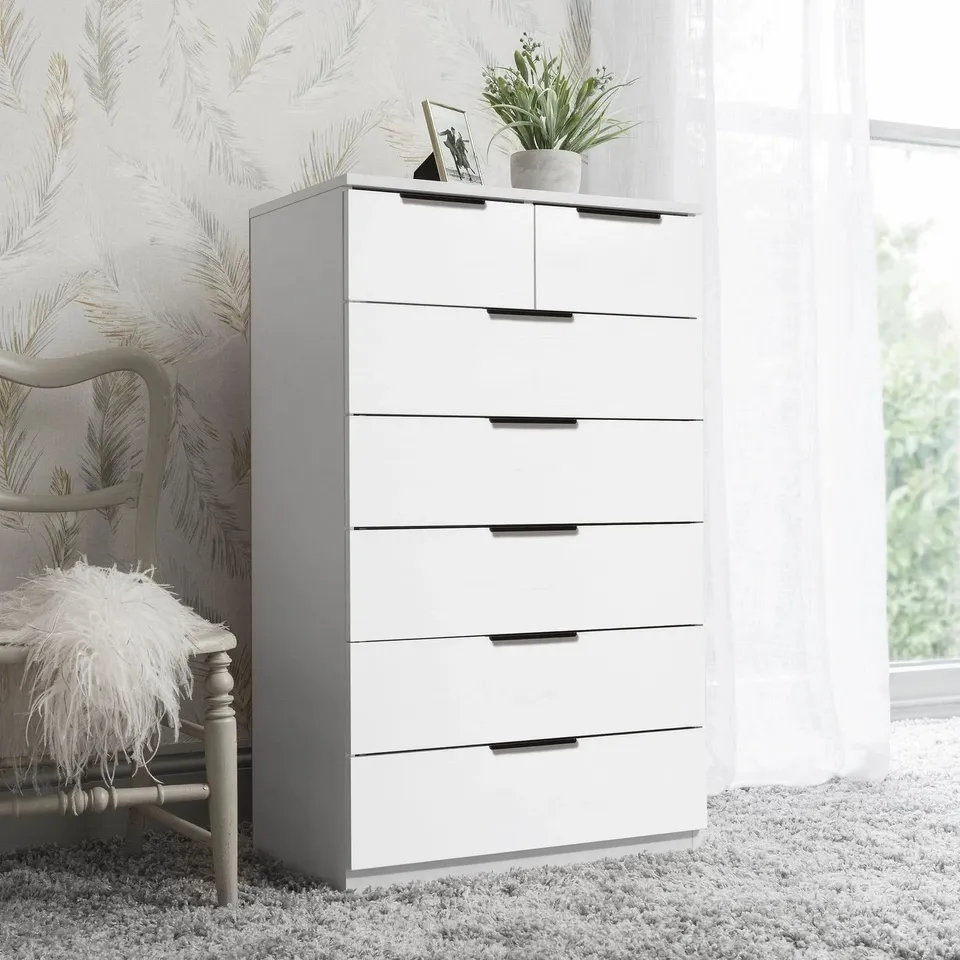 BOXED LAURA JAMES ESSIE 2 OVER 5 CHEST OF DRAWERS - PURE WHITE (1 BOX)