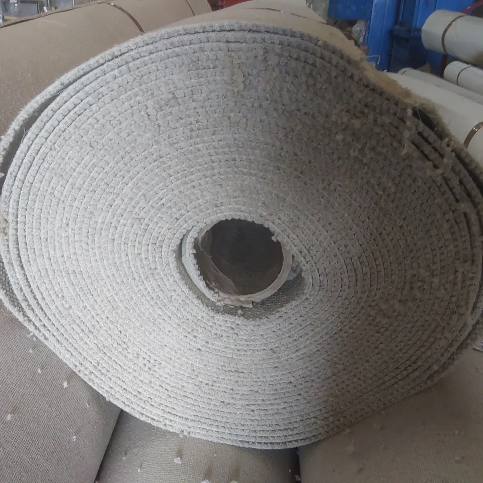 ROLL OF QUALITY PADSTOW VICUNA PEBBLE CARPET - APPROXIMATELY 4 x 33m