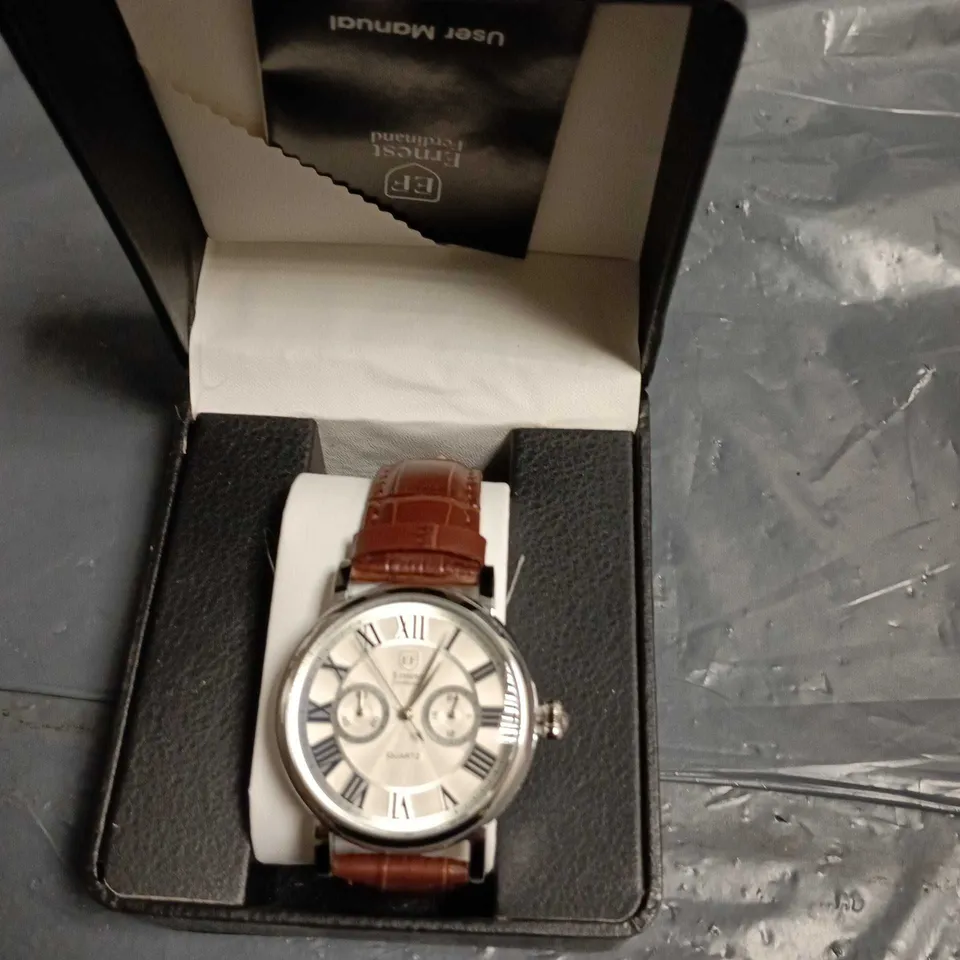 ERNEST FERDINAND WRISTWATCH – SILVER CASE, WHITE DIAL WITH ROMAN NUMERALS, BROWN CROC-EMBOSSED LEATHER STRAP, IN PRESENTATION BOX