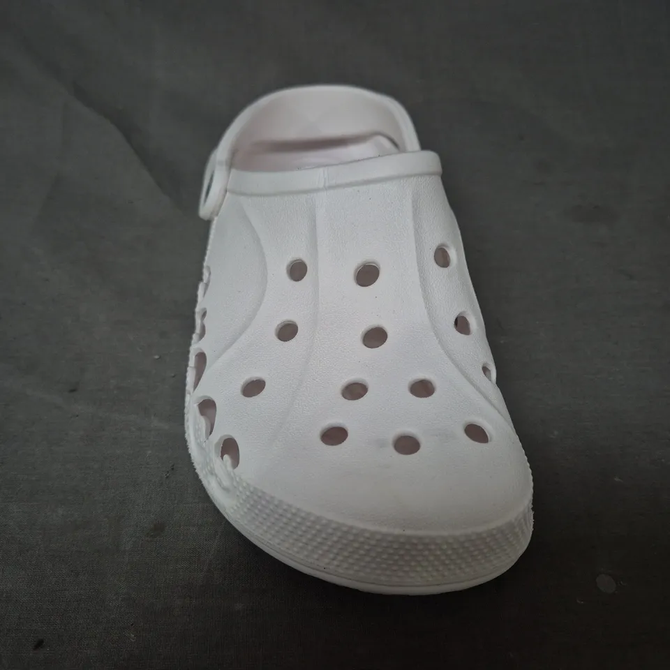 PAIR OF CROCS BAYABAND CLOGS IN WHITE UK SIZE M4/W5