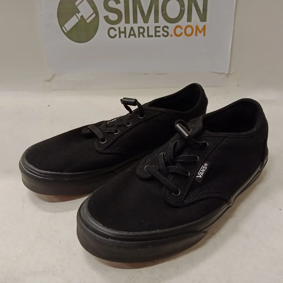 VANS BLACK CANVAS SHOES – KID'S TRAINERS, UK 2.5 (EU 34) – PRE-OWNED