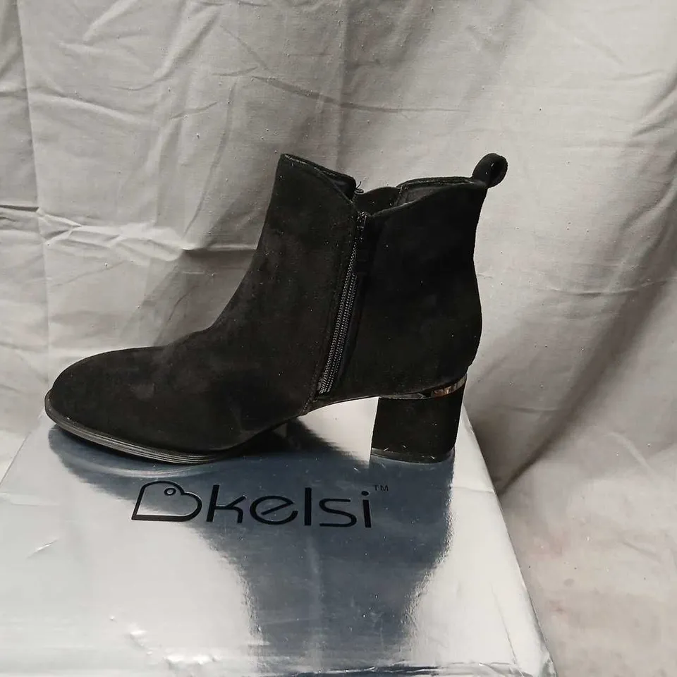 KELSI BLACK SUEDE ANKLE BOOT – UK SIZE 7 – STYLE NO RLAN-7019 