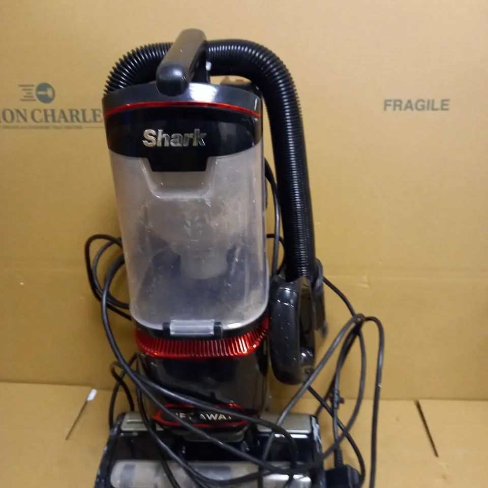 SHARK UPRIGHT VACUUM CLEANER NV602UKT