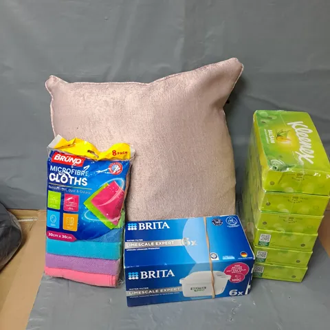 APPROXIMATELY 20 ASSORTED HOUSEHOLD ITEMS TO INCLUDE CUSHION, KLEENEX TISSUES, BRITA WATER FILTER, ETC - COLLECTION ONLY