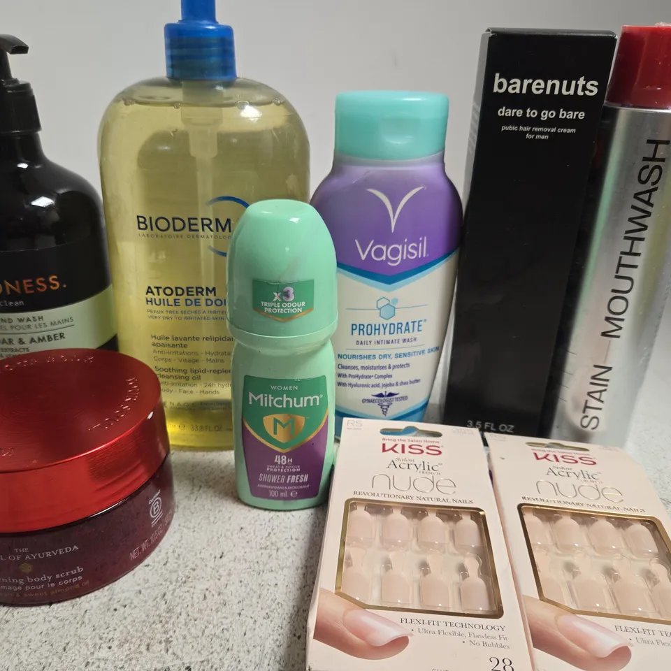 APPROX 12 ASSORTED BEAUTY PRODUCTS TO INCLUDE BIODERMA CLEANSING OIL, BARENUTS REMOVAL CREAM, FALSE NAILS, ETC