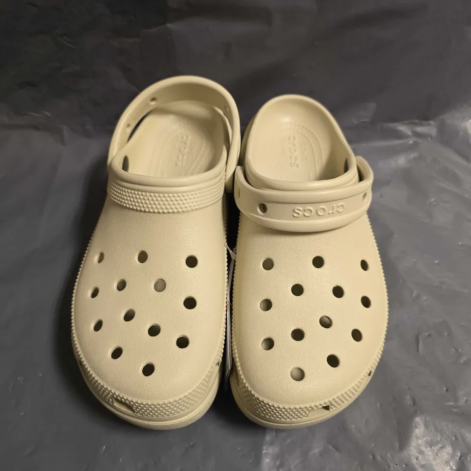 PAIR OF WOMENS CROC CLASSIC PLATFORM CLOGS - UK SIZE 7