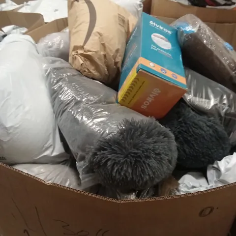 PALLET TO CONTAIN A LARGE ASSORTMENT OF PILLOWS, CUSHIONS AND SIMILAR PRODUCTS