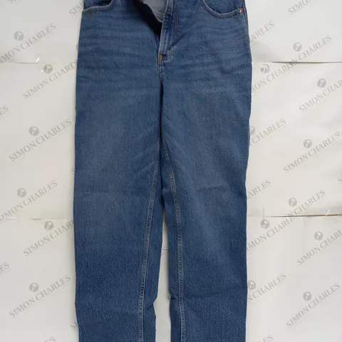 ABERCROMBIE & FITCH ULTRA HIGH RISE THE 90S STRAIGHT JEANS IN BLUE - 30 10R
