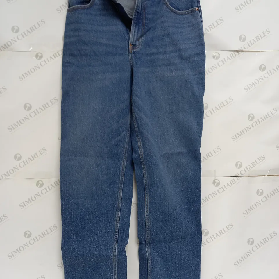ABERCROMBIE & FITCH ULTRA HIGH RISE THE 90S STRAIGHT JEANS IN BLUE - 30 10R
