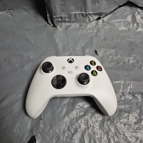 XBOX SERIES X AND S WIRELESS CONTROLLER