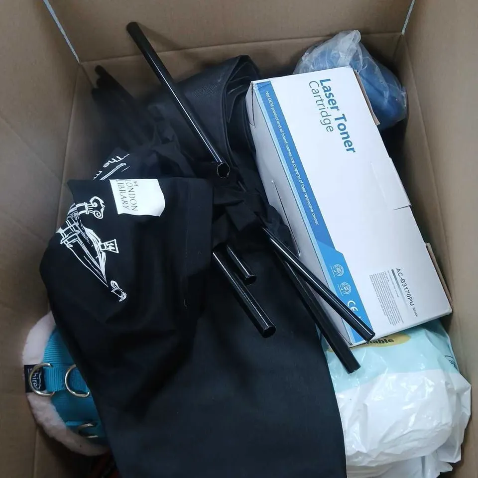 BOX OF APPROXIMATELY 20 ASSORTED ITEMS TO INCLUDE FLASK WET CLOTHS, SMART KEYBOARD CASE, SILENT NIGHT TODDLER BEDSET ETC