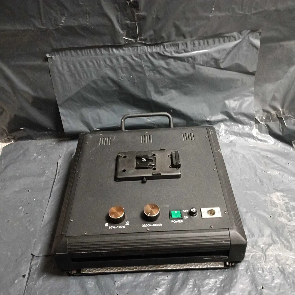 LED STUDIO LIGHT WITH HANDLE ATTACHMENT 