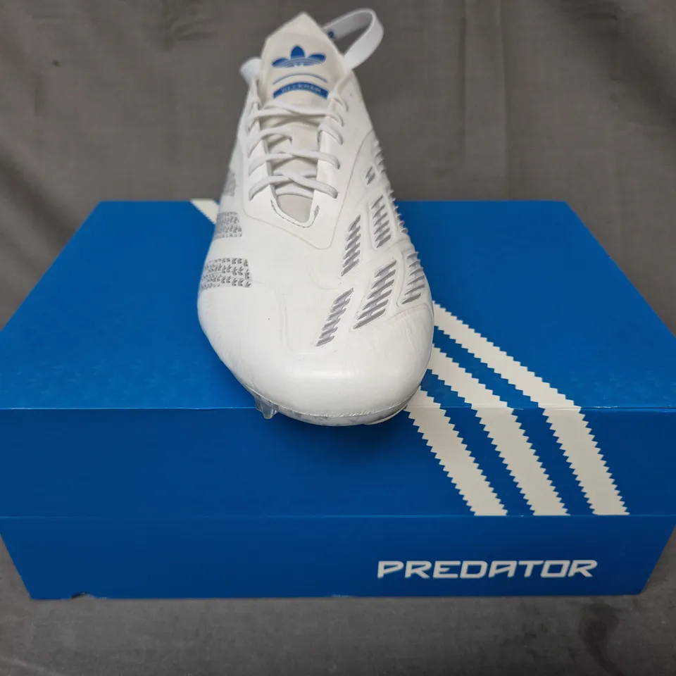 BOXED PAIR OF ADIDAS PREDATOR ELITE FOOTBALL BOOTS IN WHITE UK SIZE 9