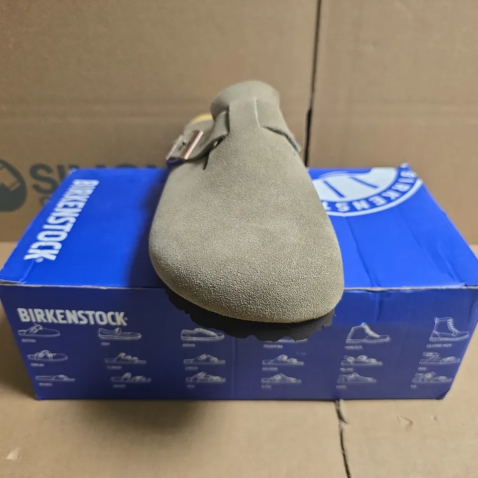 BOXED PAIR OF BIRKENSTOCK BOSTON BS SHOES IN TAUPE SIZE UK 5.5