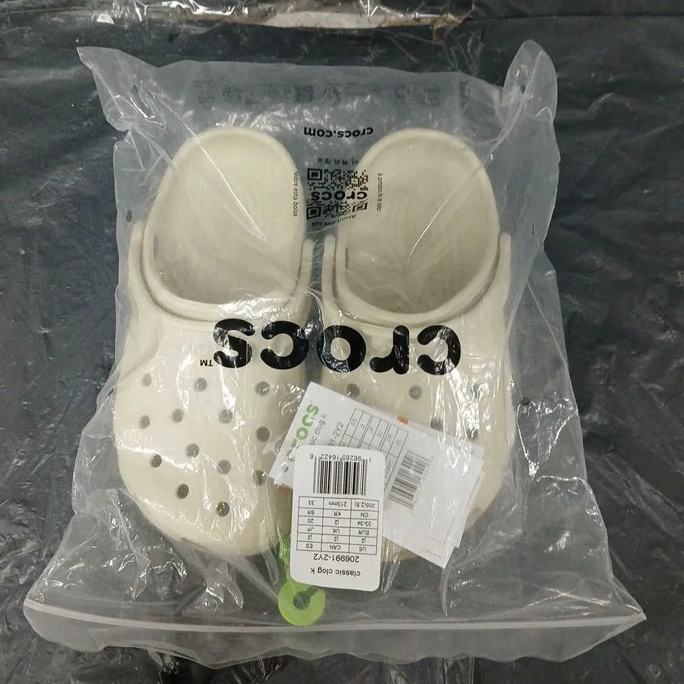 BAGGED PAIR OF CROCS CLASSIC CLOG K UK J2