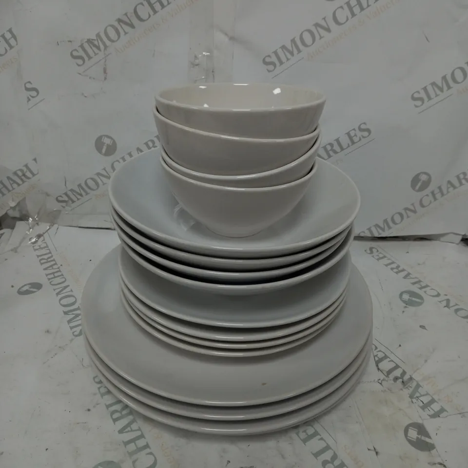 BRAND NEW BOXED CESIRO 16 PIECE PORCELAIN DINNERWARE SET IN HIGH GLOSS WHITE TO INCLUDE LARGE PLATES, SMALL PLATES AND BOWLS - COLLECTION ONLY