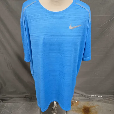 NIKE DRIFIT RUNNING TEE IN BLUE SIZE XL