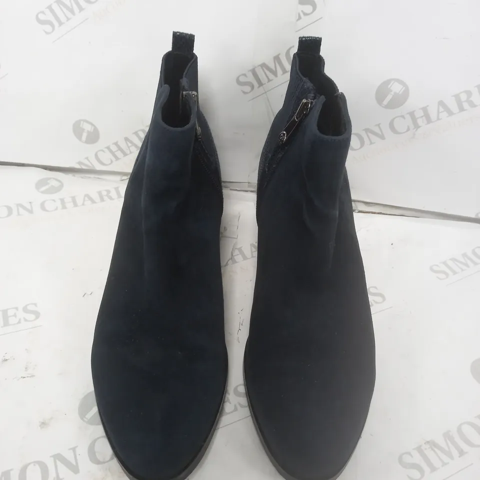 BLUE ANKLE BOOTS SIZE 6
