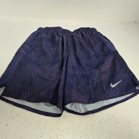 NIKE PATTERNED ATHLETIC SWIM SHORTS – SMALL