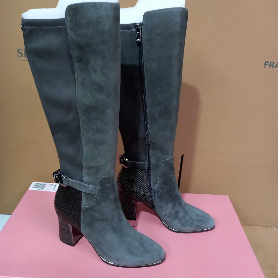 BOXED PAIR OF MODA IN PELLE BOOTS- SIZE 38