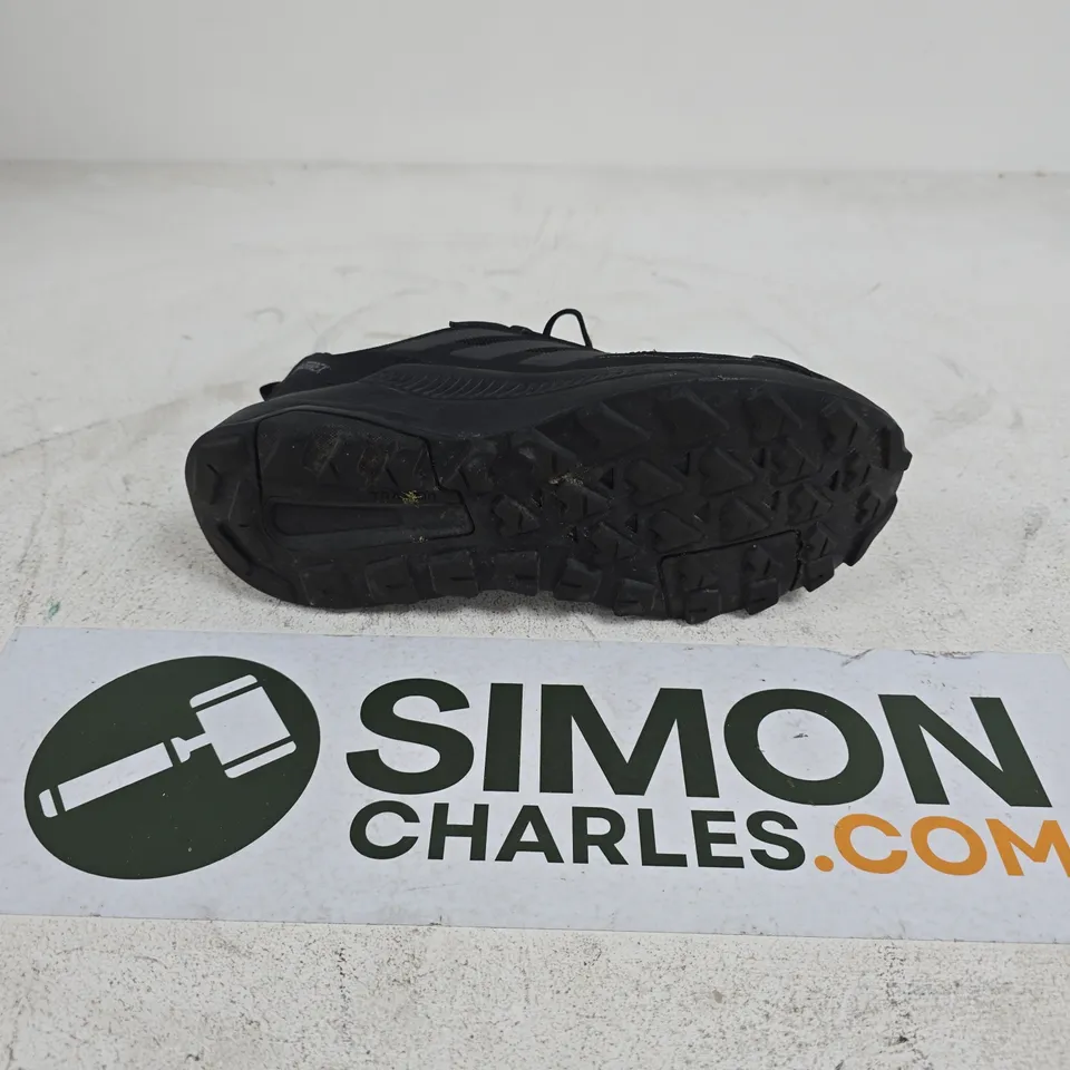 UNBOXED PAIR OF ADIDAS TERREX ANYLANDER HIKING SHOES IN BLACK - UK 5.5