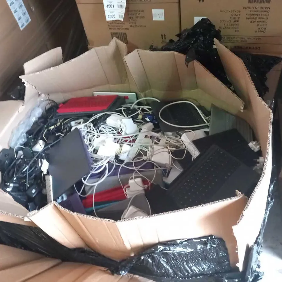 PALLET OF A SIGNIFICANT QUANTITY OF ASSORTED MOBILE, TABLET, LAPTOP AND HANDHELD GAMES CONSOLE CASES