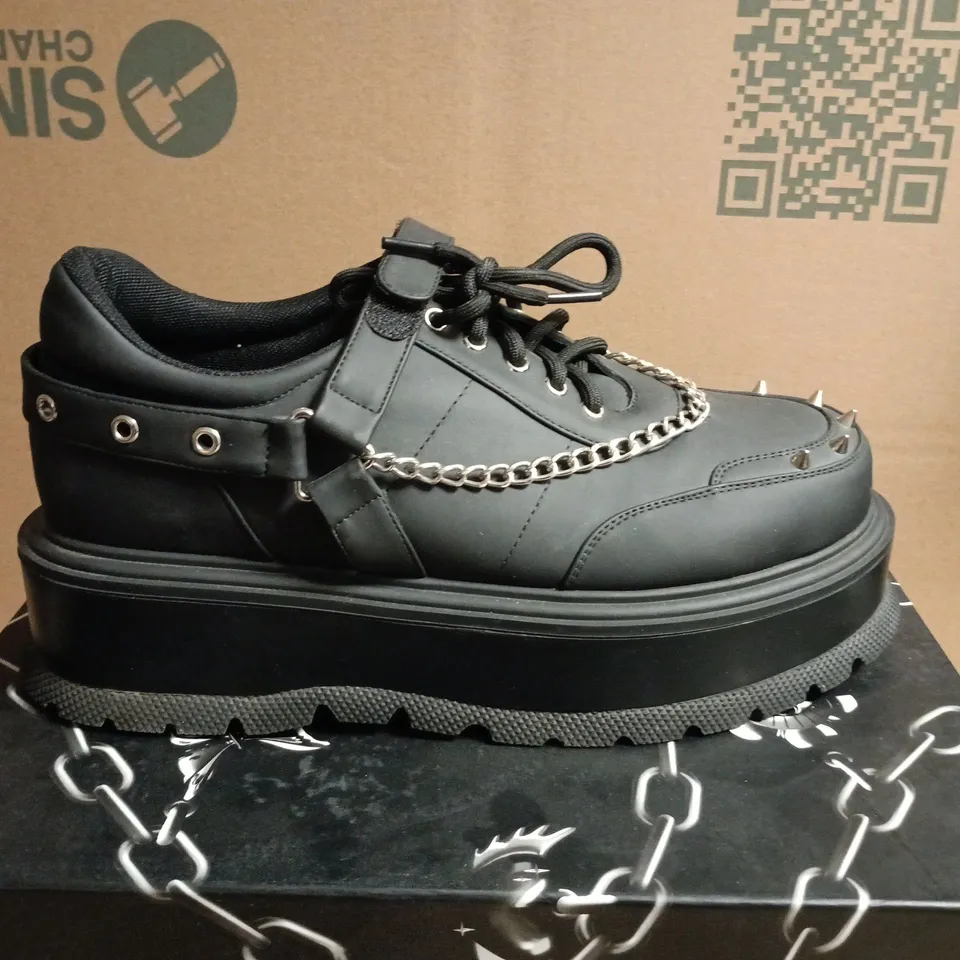 BOXED KOI ALLSANDER MENS PLATFORM TRAINERS IN BLACK - UK 9