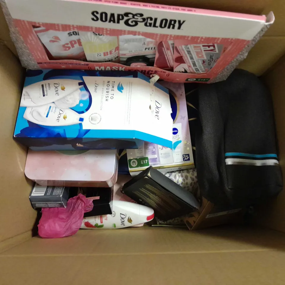 APPROXIMATELY 10 FRAGRANCE AND COSMETIC BOXSETS TO INCLUDE NIVEA FEEL SMOOTH SKINCARE REGIME, DOVE TIME TO NOURISH BODY WASH COLLECTION, GHOST SWEETHEART SET, ETC